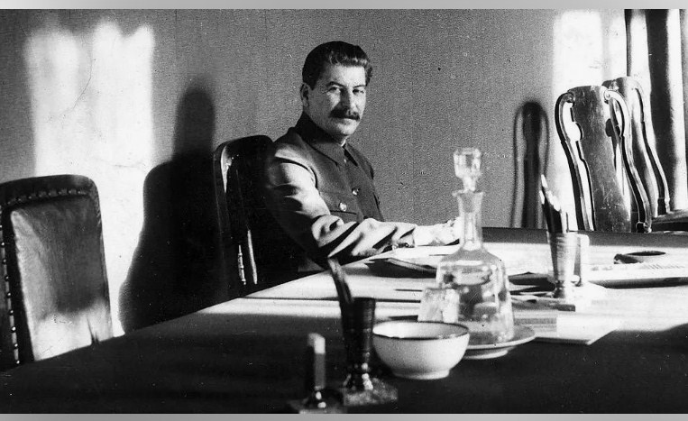 Редкое фото Сталина после обеда.jpg