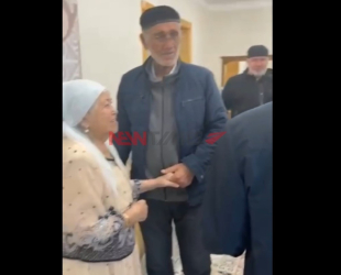 Чеченцы приехали в Актобе поблагодарить казахскую семью за спасение матери