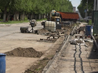 На улице Маресьева продолжаются дорожные работы