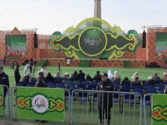 Наурыз в Актобе: праздник у стелы «Қазақ халқына мың алғыс»