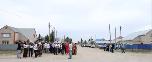 В Жанаконысе устали жить без асфальта и освещения