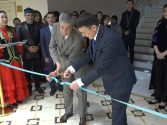 В Актобе открылась выставка, объединяющая традиции и современное искусство тюркского мира