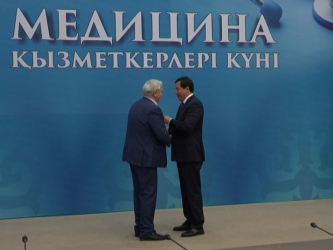 Үздік медицина қызметкерлері марапатталды