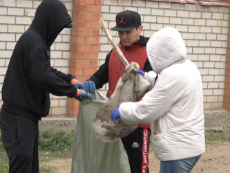 Площадь у Центрального рынка очистили от мусора