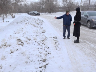 Почистили дорогу – завалили тротуары, жалуется житель улицы Ташкентская