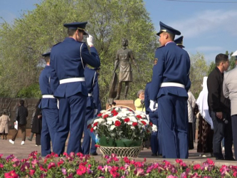 Церемония возложения цветов прошла у мемориала Героя Советского Союза Алии Молдагуловой