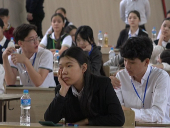 1200-ден астам оқушы білім додасына қатысып жатыр