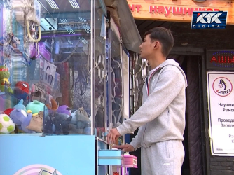 Чем опасны милые игрушки в стеклянном боксе