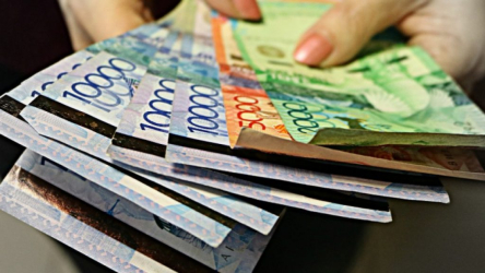 У миллионов казахстанцев увеличится зарплата