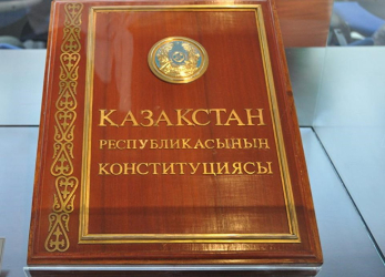 И не вздумайте спрашивать людей про конституцию!