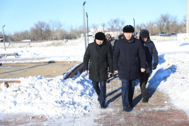 Шахаров на автобусе поехал проверять, как убирают снег