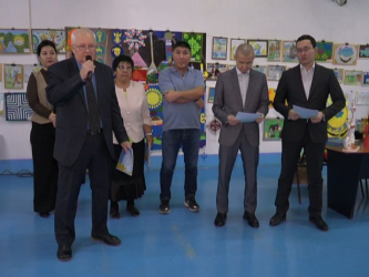 Творчество детей с особыми потребностями представили на выставке в Актобе