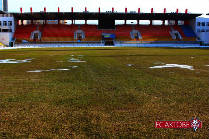 В Актобе готовят стадион к новому сезону
