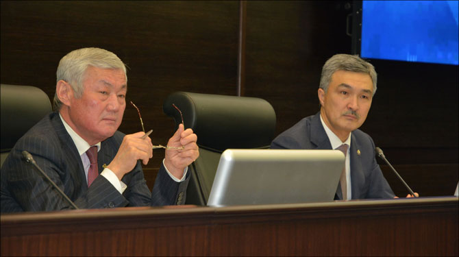 Бердыбек Сапарбаев пригрозил начальнице областного управления образования увольнением Бердыбек Сапарбаев пригрозил начальнице областного управления образования увольнением