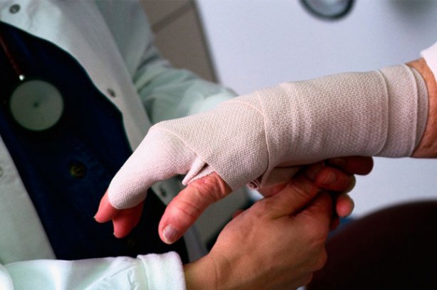 перевязка руки.jpg перевязка руки.jpg